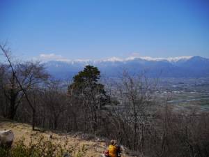 桜の登山道～安曇野・光城山標高910ｍへのハイキング～